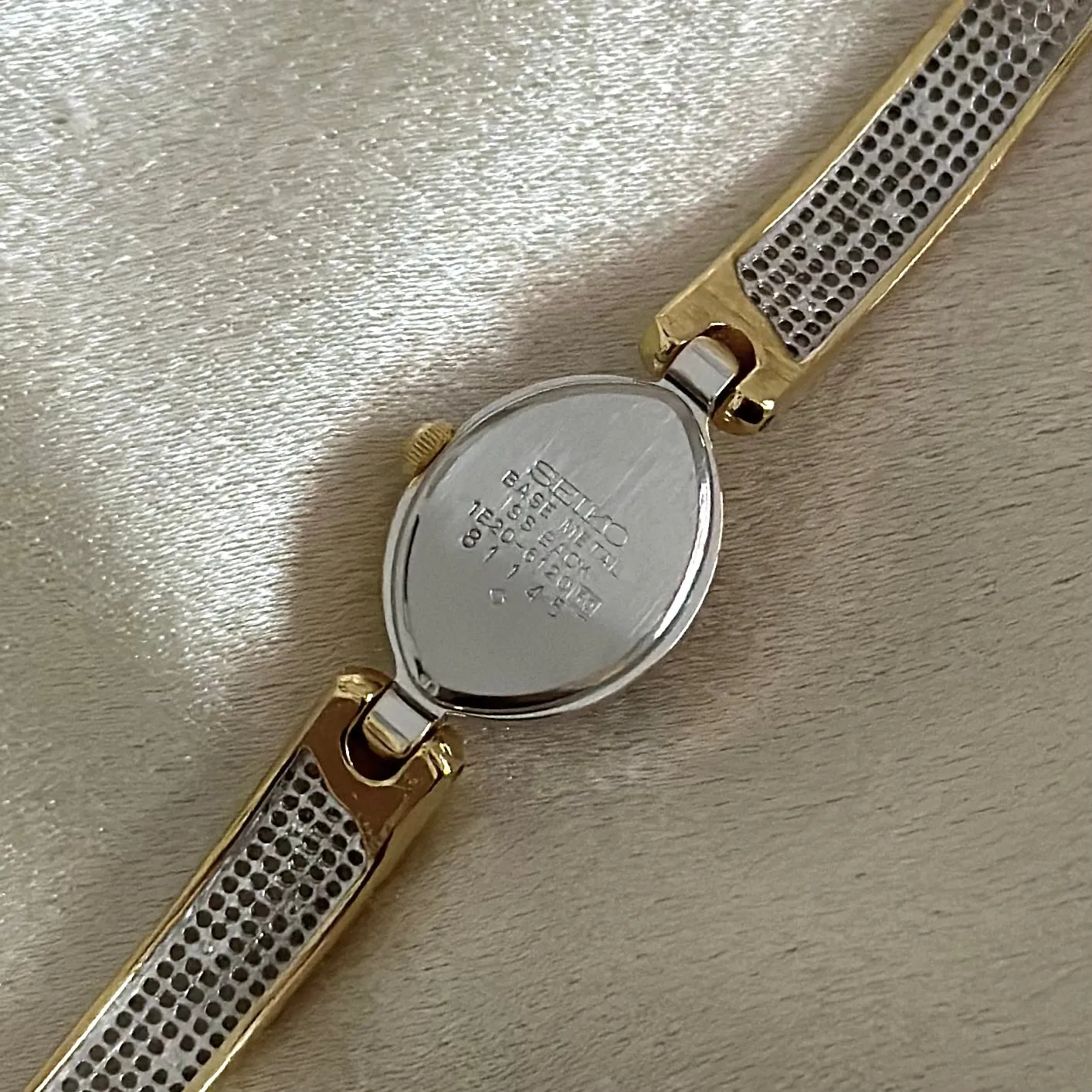 VINTAGE SEIKO DIAMOND TWO-TONED DAINTY WATCH