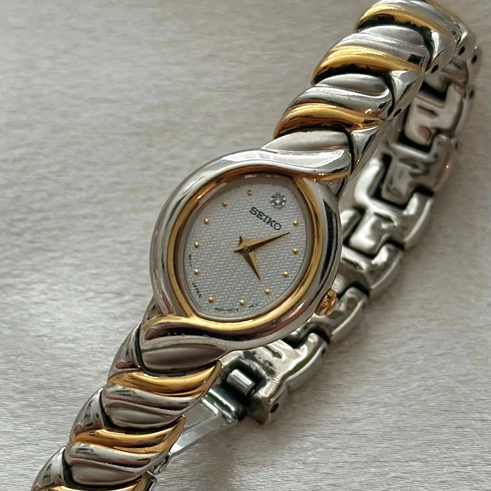 VINTAGE SEIKO DIAMOND TWO-TONED WATCH