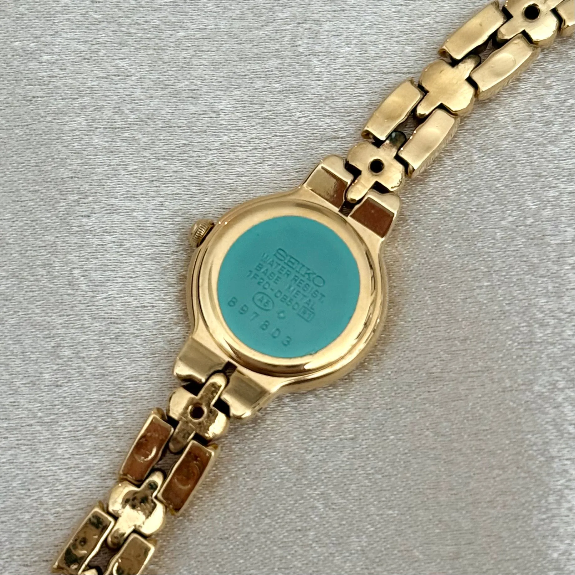 VINTAGE SEIKO GARNET DAINTY WATCH