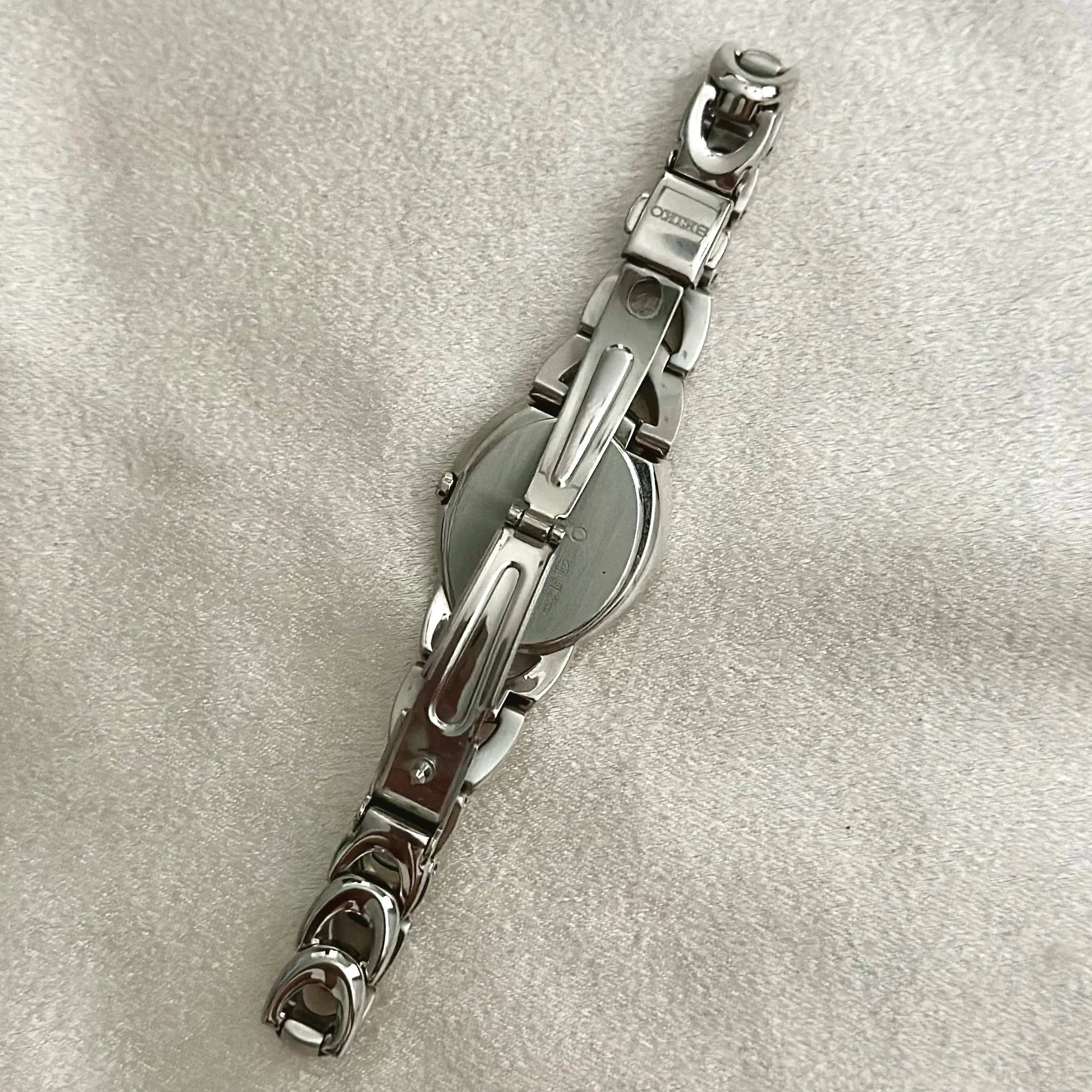 VINTAGE SEIKO MOTHER-OF-PEARL & DIAMOND SILVER WATCH