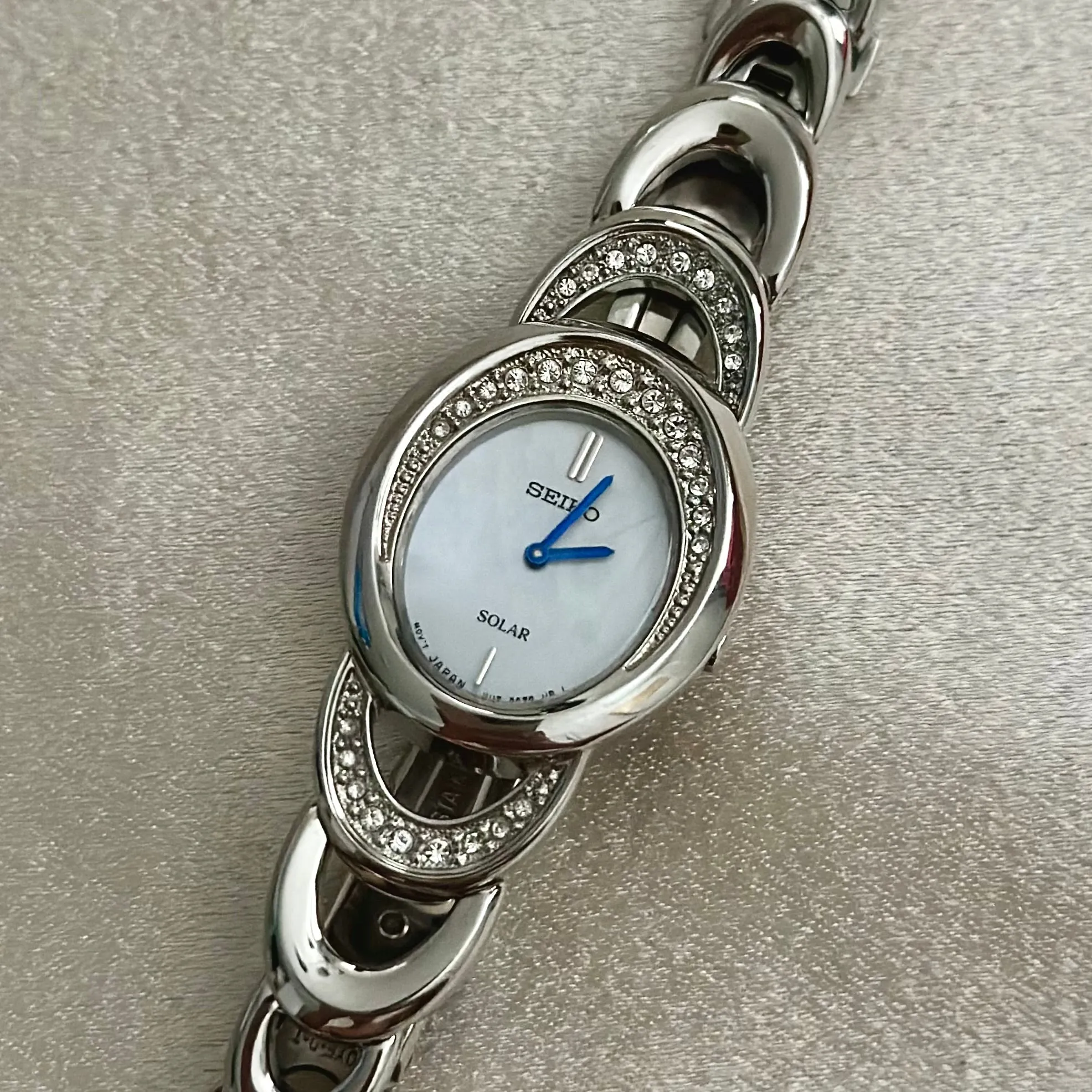 VINTAGE SEIKO MOTHER-OF-PEARL & DIAMOND SILVER WATCH