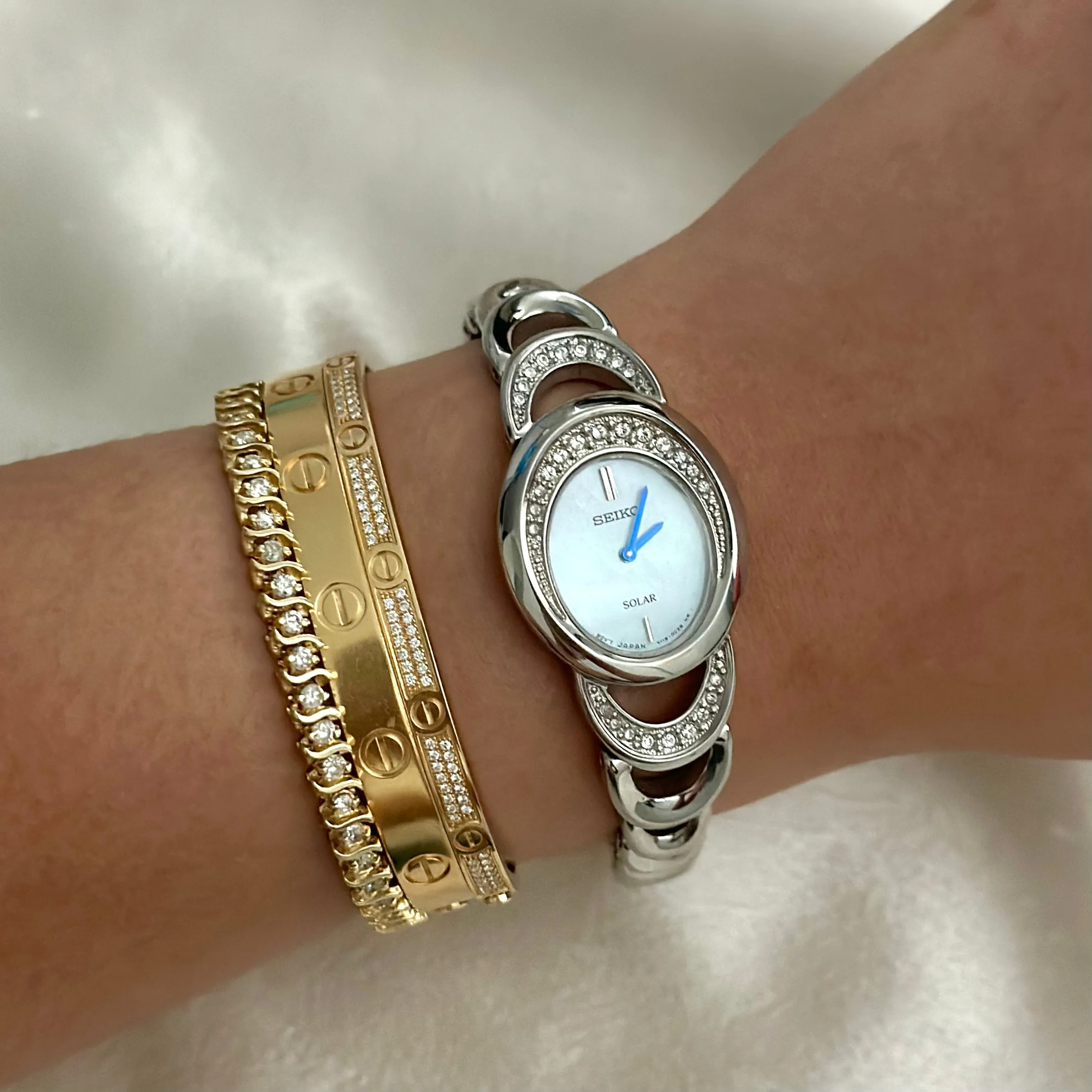 VINTAGE SEIKO MOTHER-OF-PEARL & DIAMOND SILVER WATCH