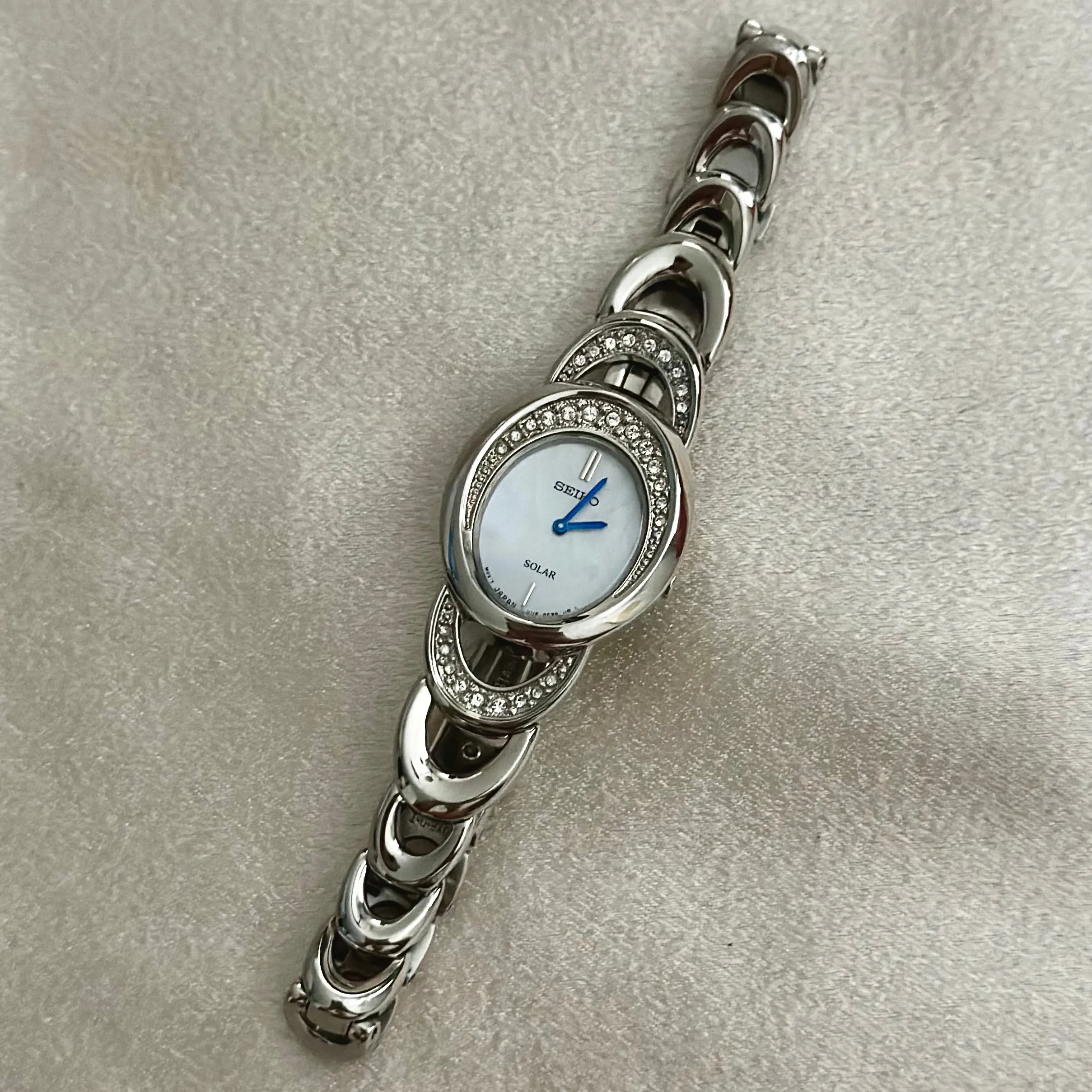 VINTAGE SEIKO MOTHER-OF-PEARL & DIAMOND SILVER WATCH