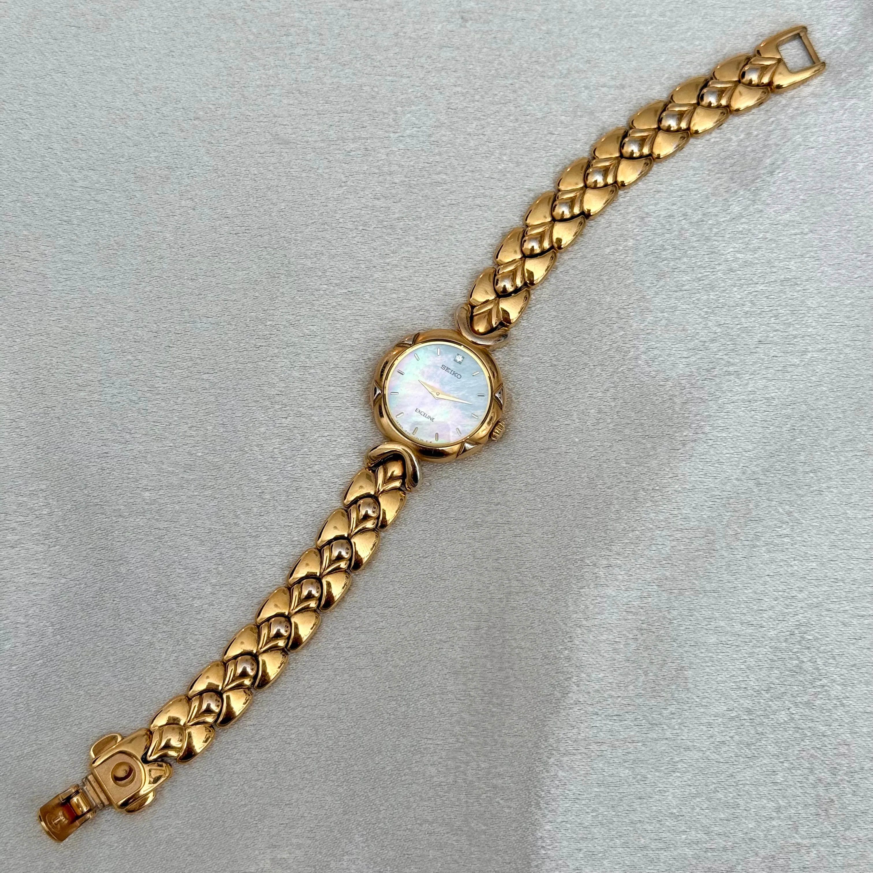 VINTAGE SEIKO MOTHER-OF-PEARL DIAMOND WATCH