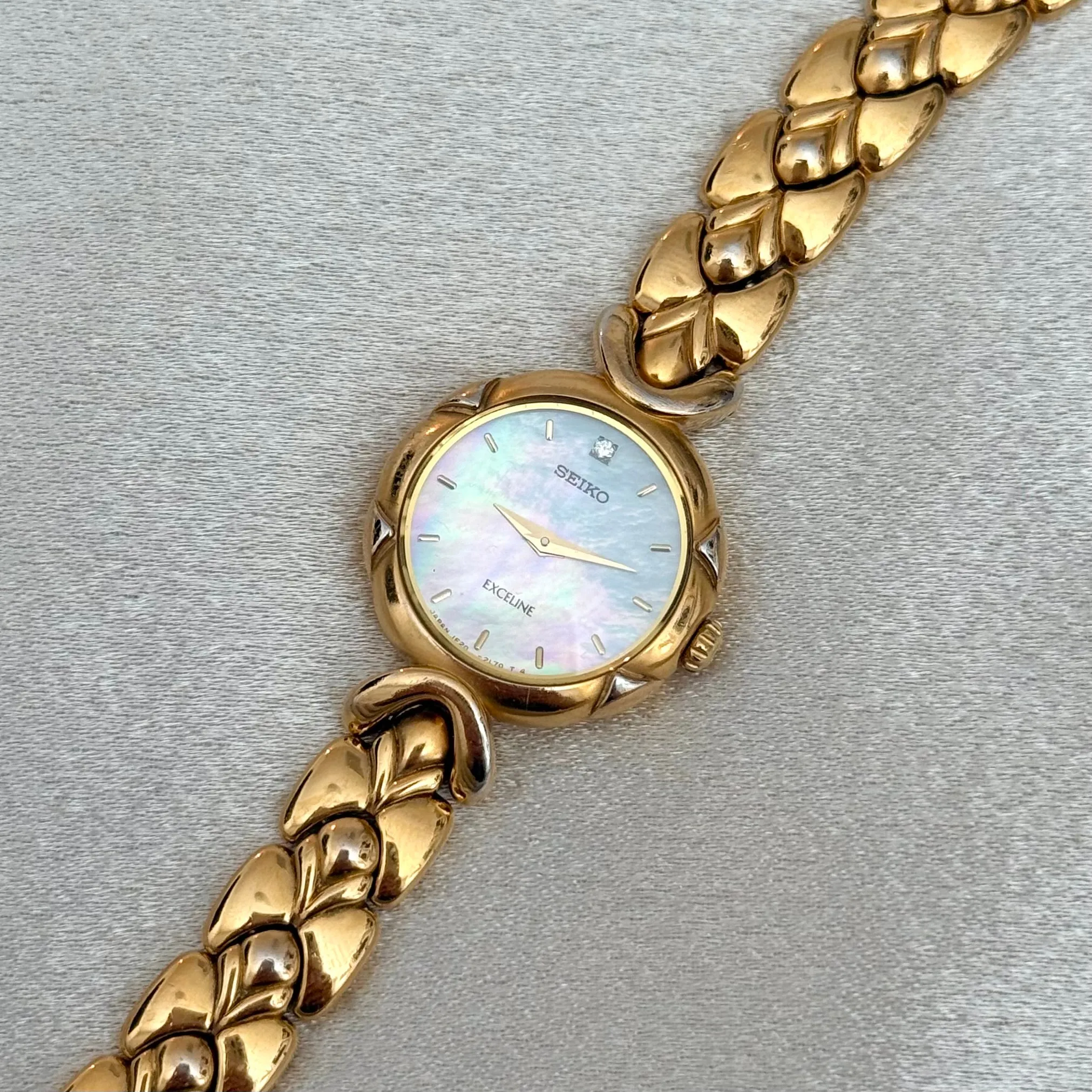 VINTAGE SEIKO MOTHER-OF-PEARL DIAMOND WATCH