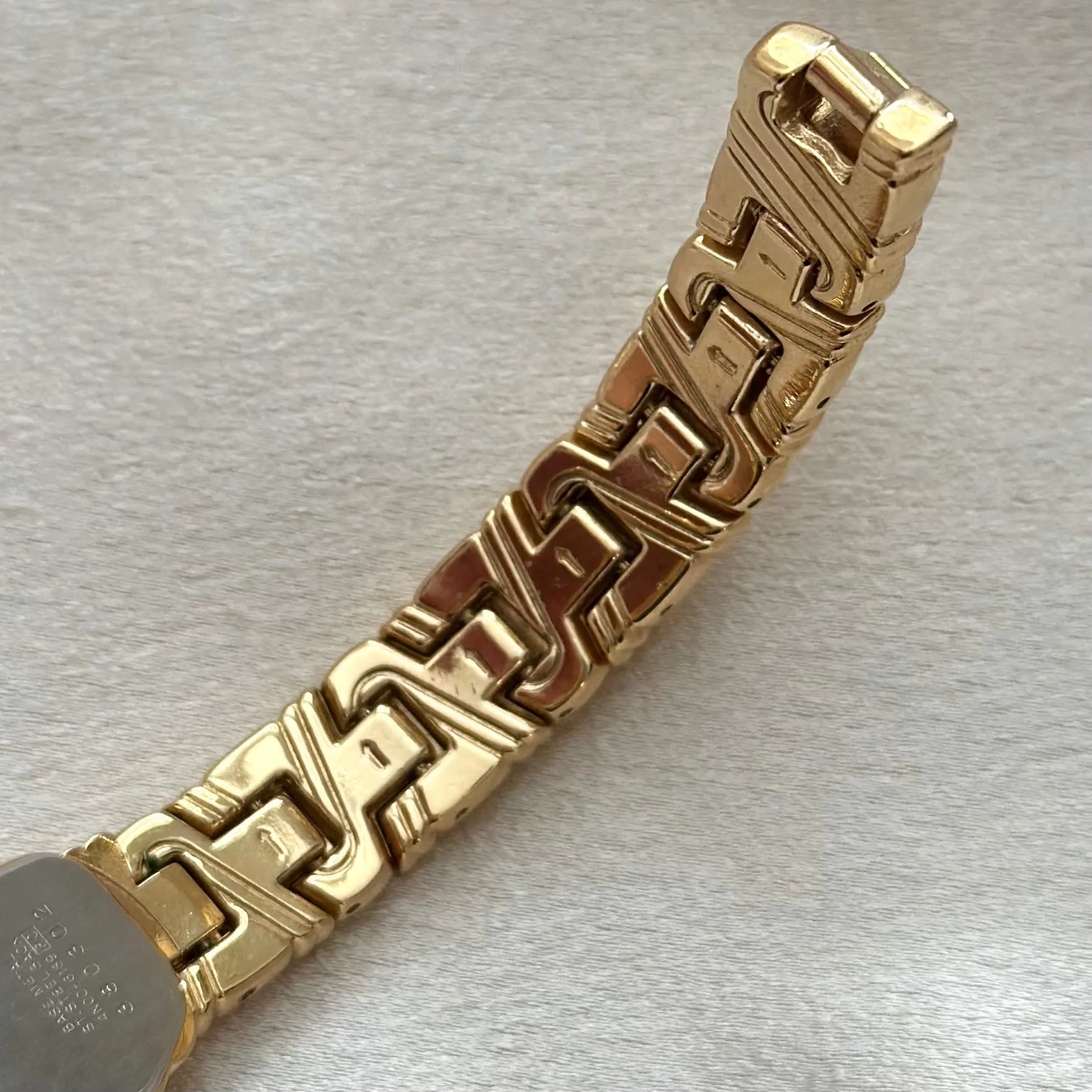 VINTAGE SEIKO MOTHER-OF-PEARL WATCH