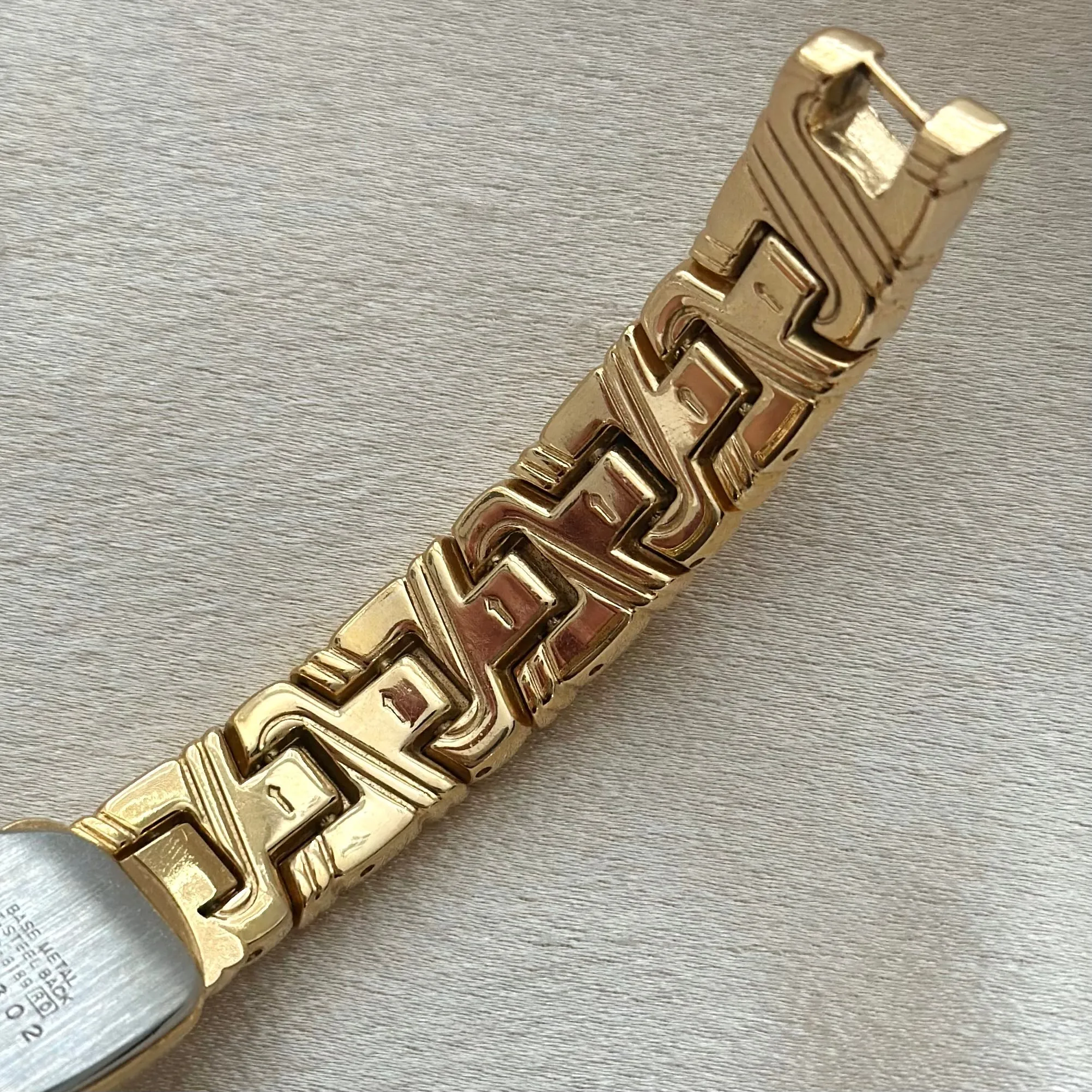 VINTAGE SEIKO MOTHER-OF-PEARL WATCH