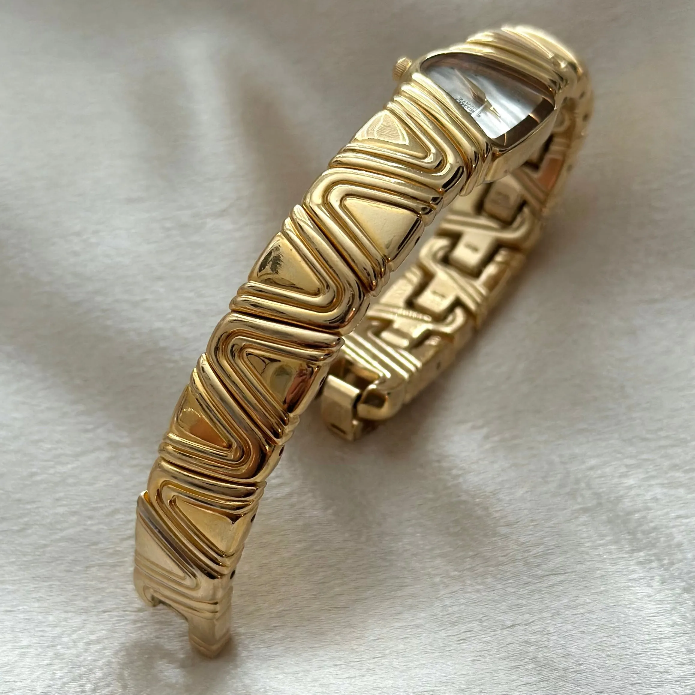 VINTAGE SEIKO MOTHER-OF-PEARL WATCH
