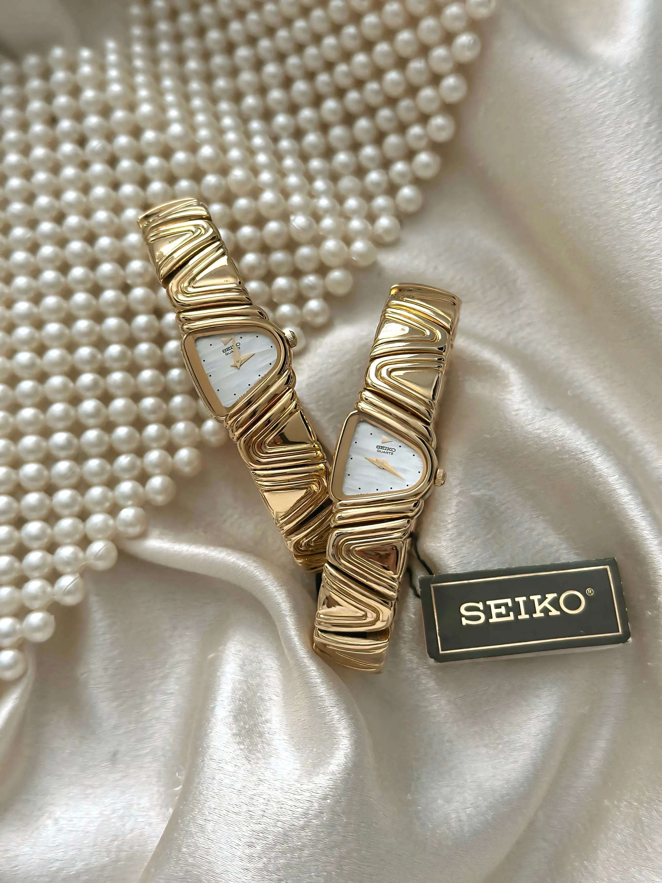 VINTAGE SEIKO MOTHER-OF-PEARL WATCH