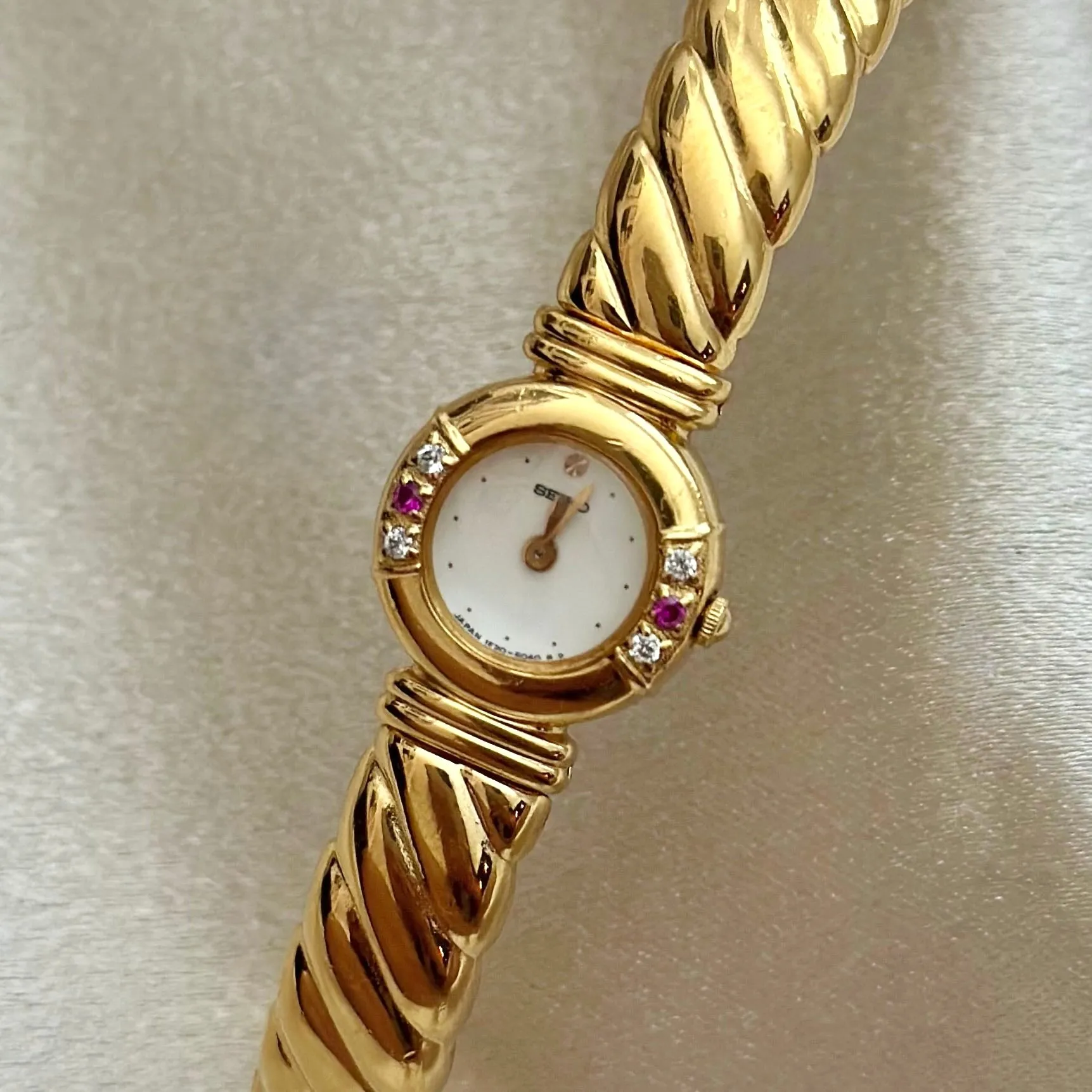 VINTAGE SEIKO RUBY & DIAMOND DAINTY WATCH