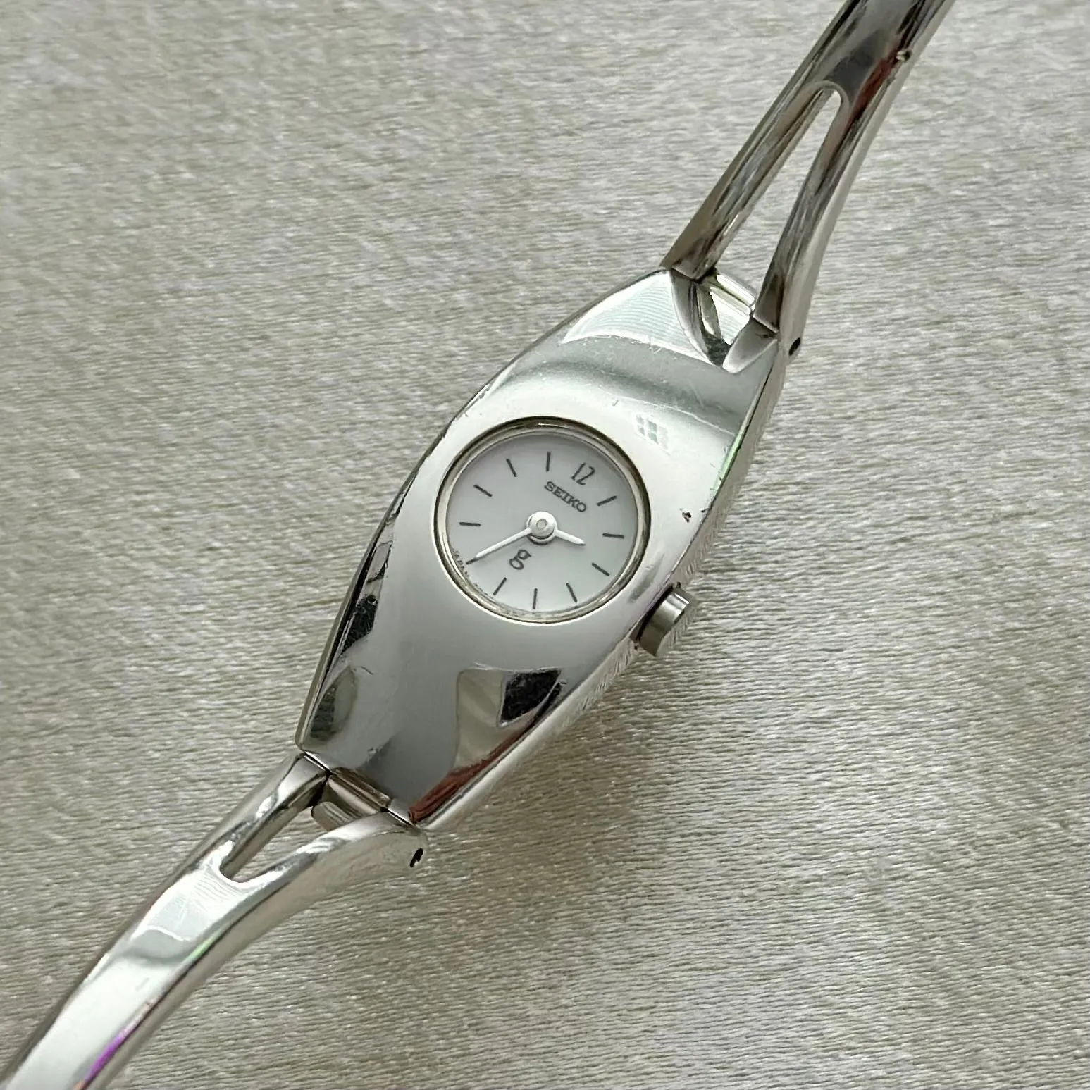 VINTAGE SEIKO SILVER DAINTY WATCH