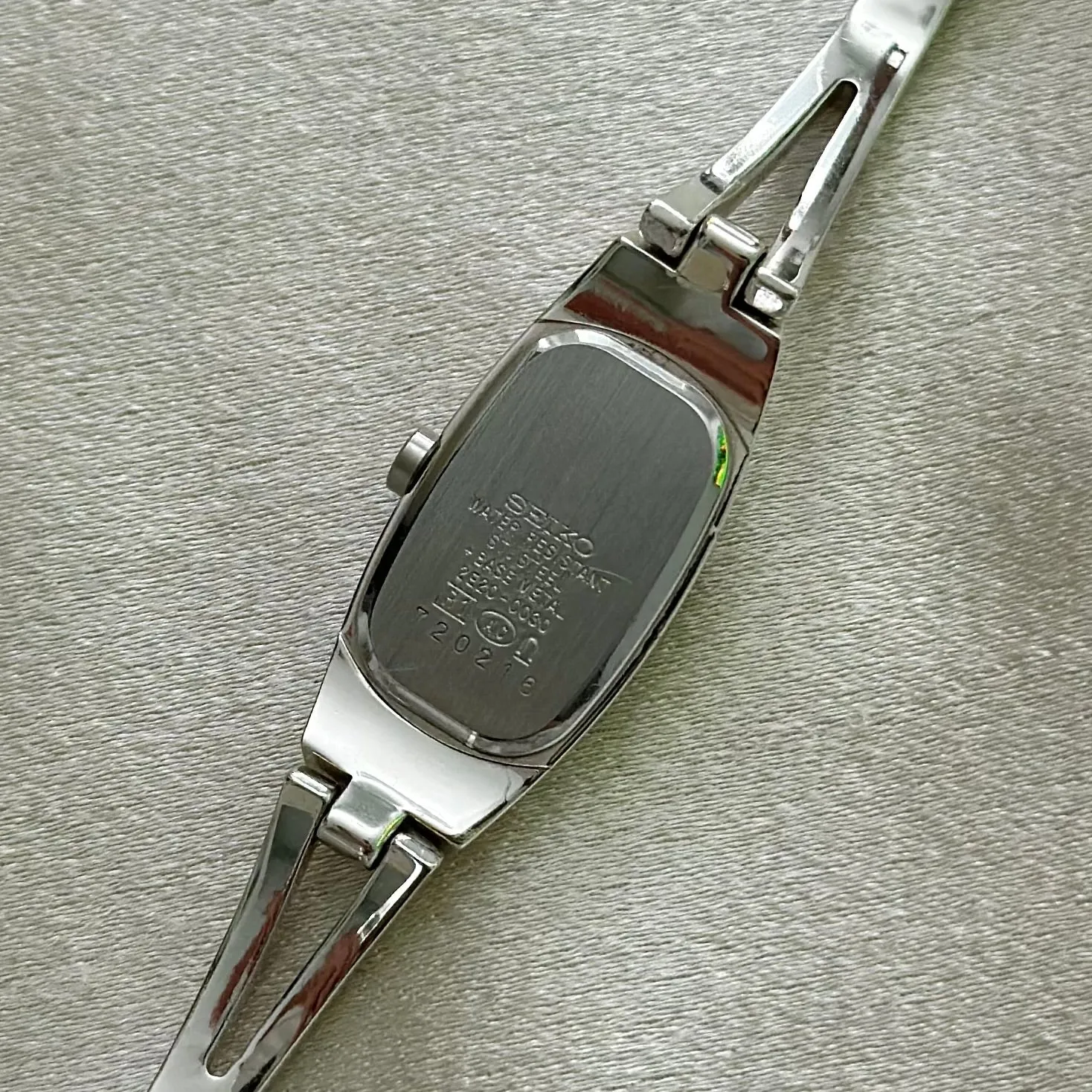 VINTAGE SEIKO SILVER DAINTY WATCH
