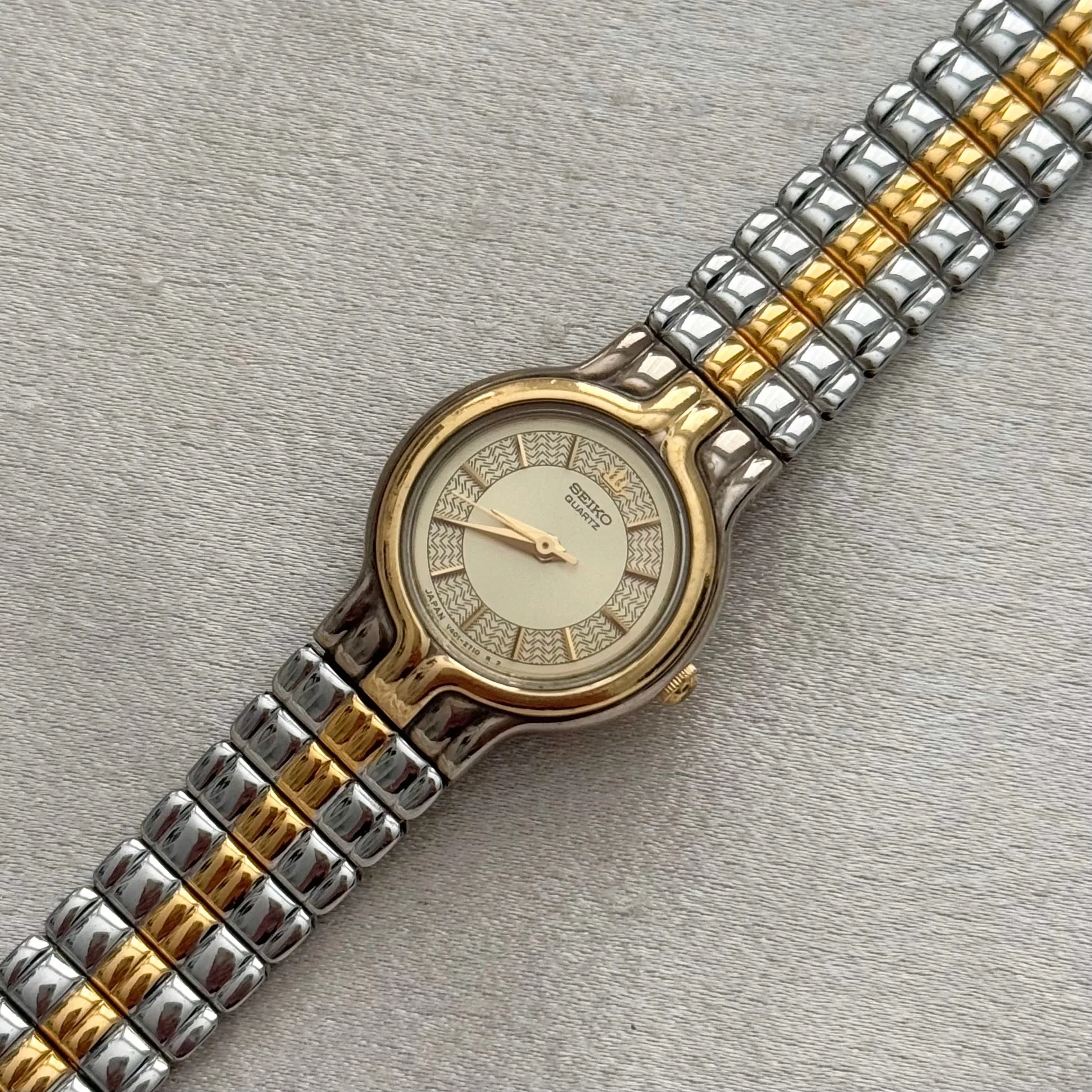 VINTAGE SEIKO TWO-TONED WATCH