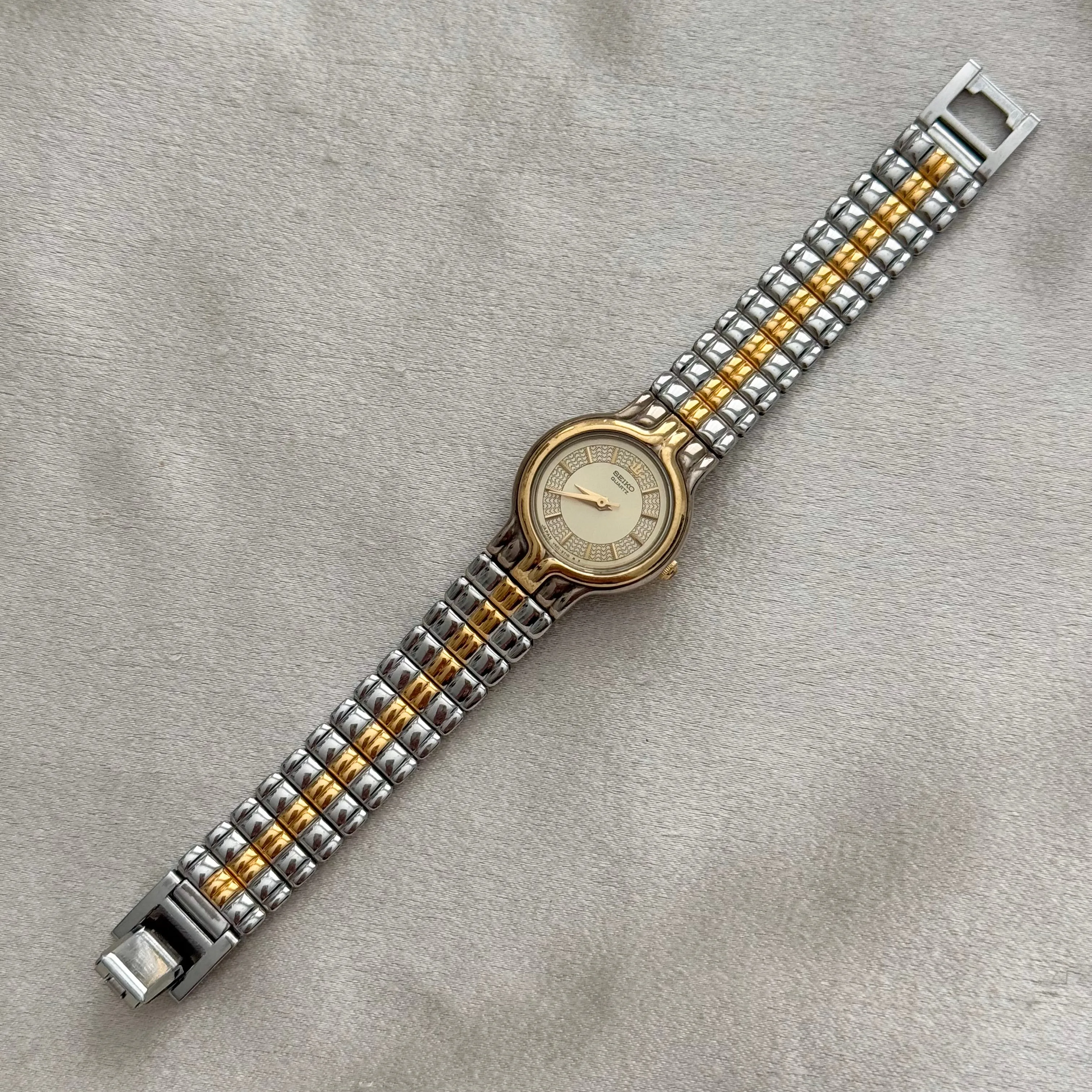 VINTAGE SEIKO TWO-TONED WATCH