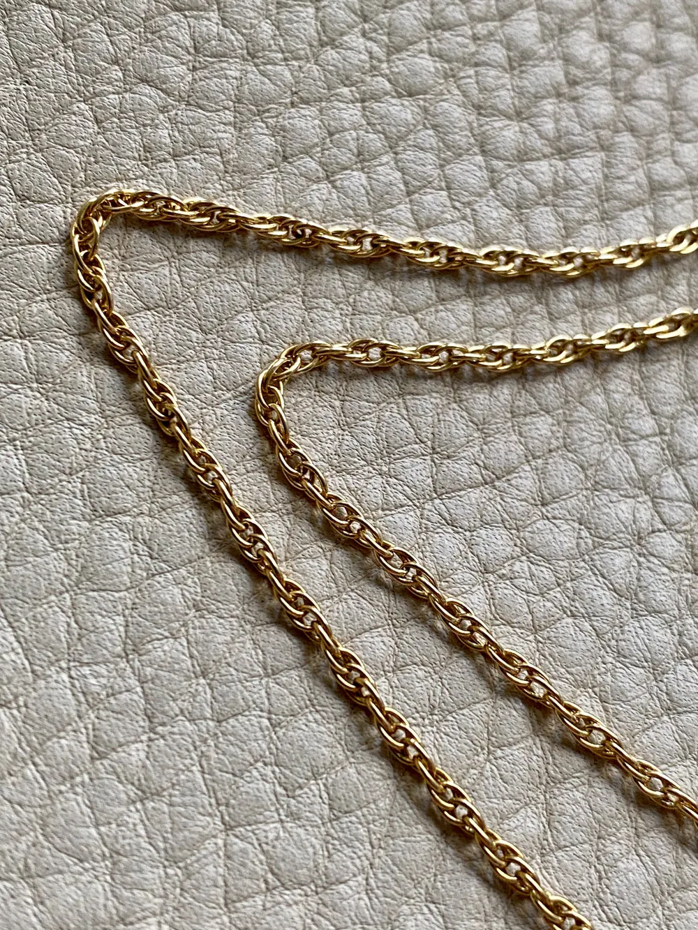 Vintage Spiral Link Chain Necklace in 18k Gold - 22.5 Inch Length