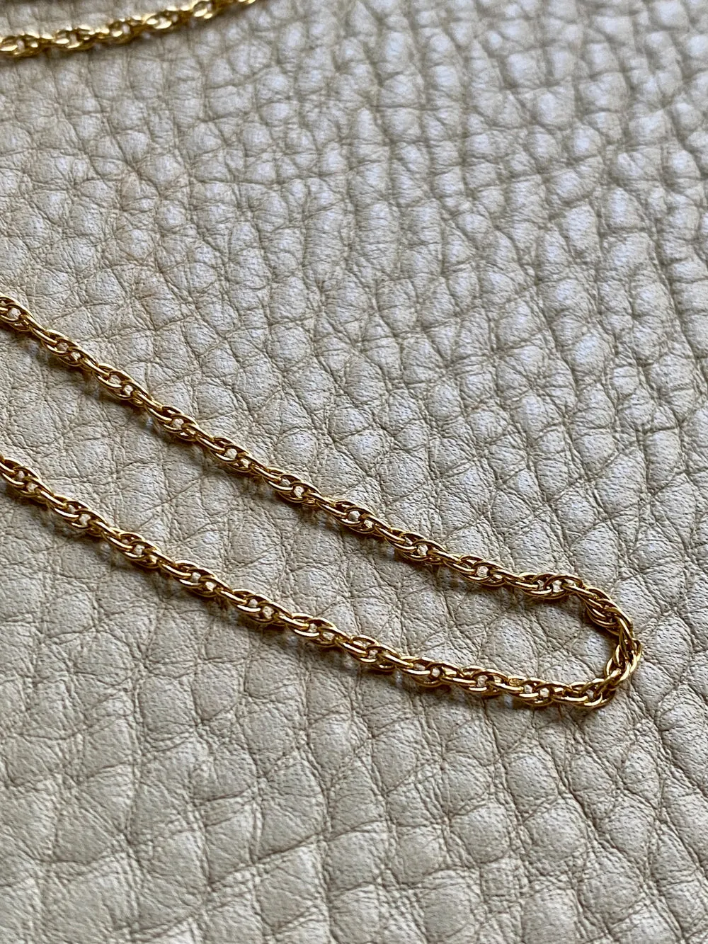 Vintage Spiral Link Chain Necklace in 18k Gold - 22.5 Inch Length
