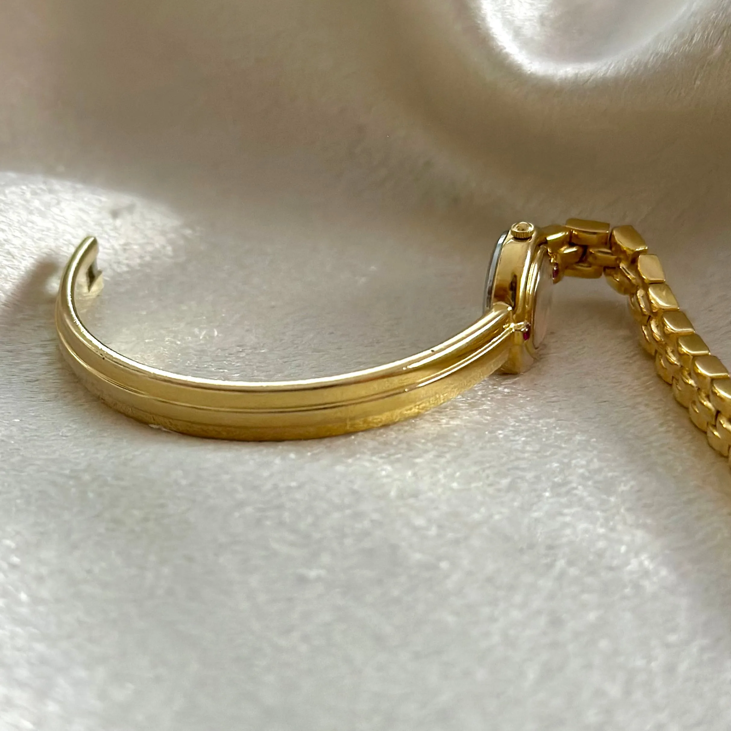 VINTAGE TISSÉ RUBY DAINTY WATCH