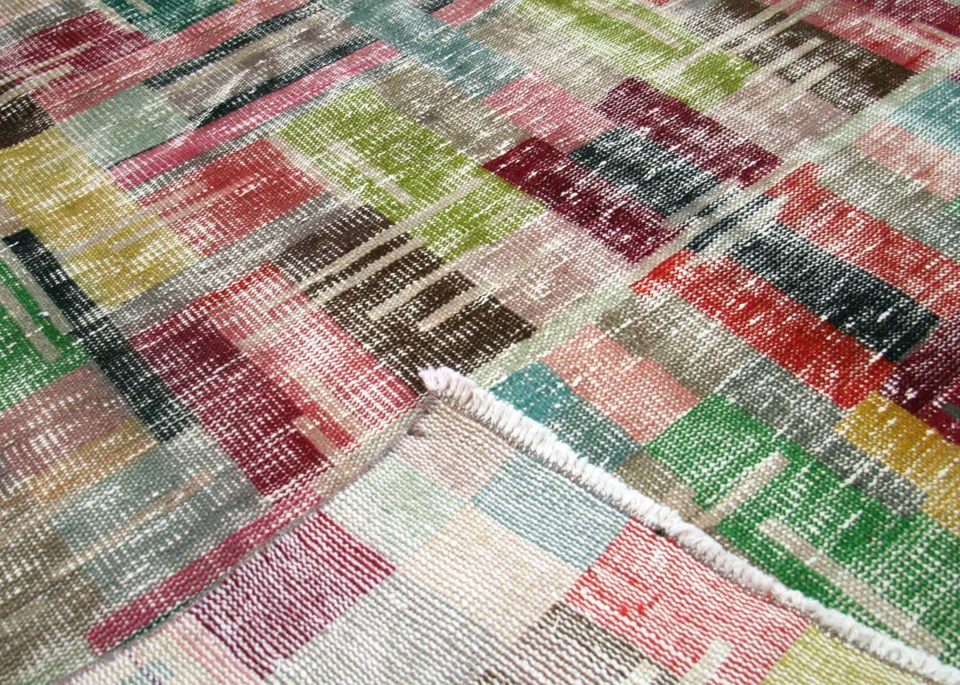 Vintage Turkish Mid-Century-Modern Rug - 4'9" x 10'4"