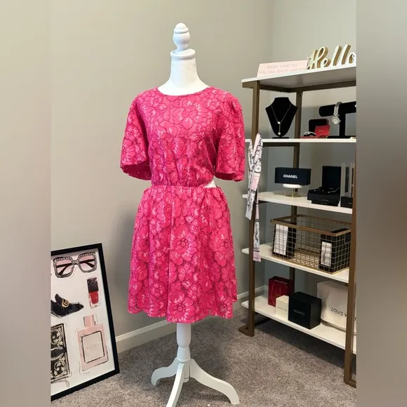 WAYF Plaza Lace Mini Dress Magenta Round Neck Zip Closure Short Sleeve NWT XL
