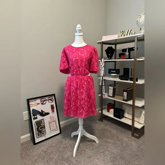 WAYF Plaza Lace Mini Dress Magenta Round Neck Zip Closure Short Sleeve NWT XL