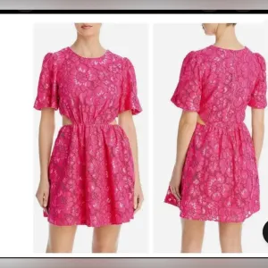 WAYF Plaza Lace Mini Dress Magenta Round Neck Zip Closure Short Sleeve NWT XL