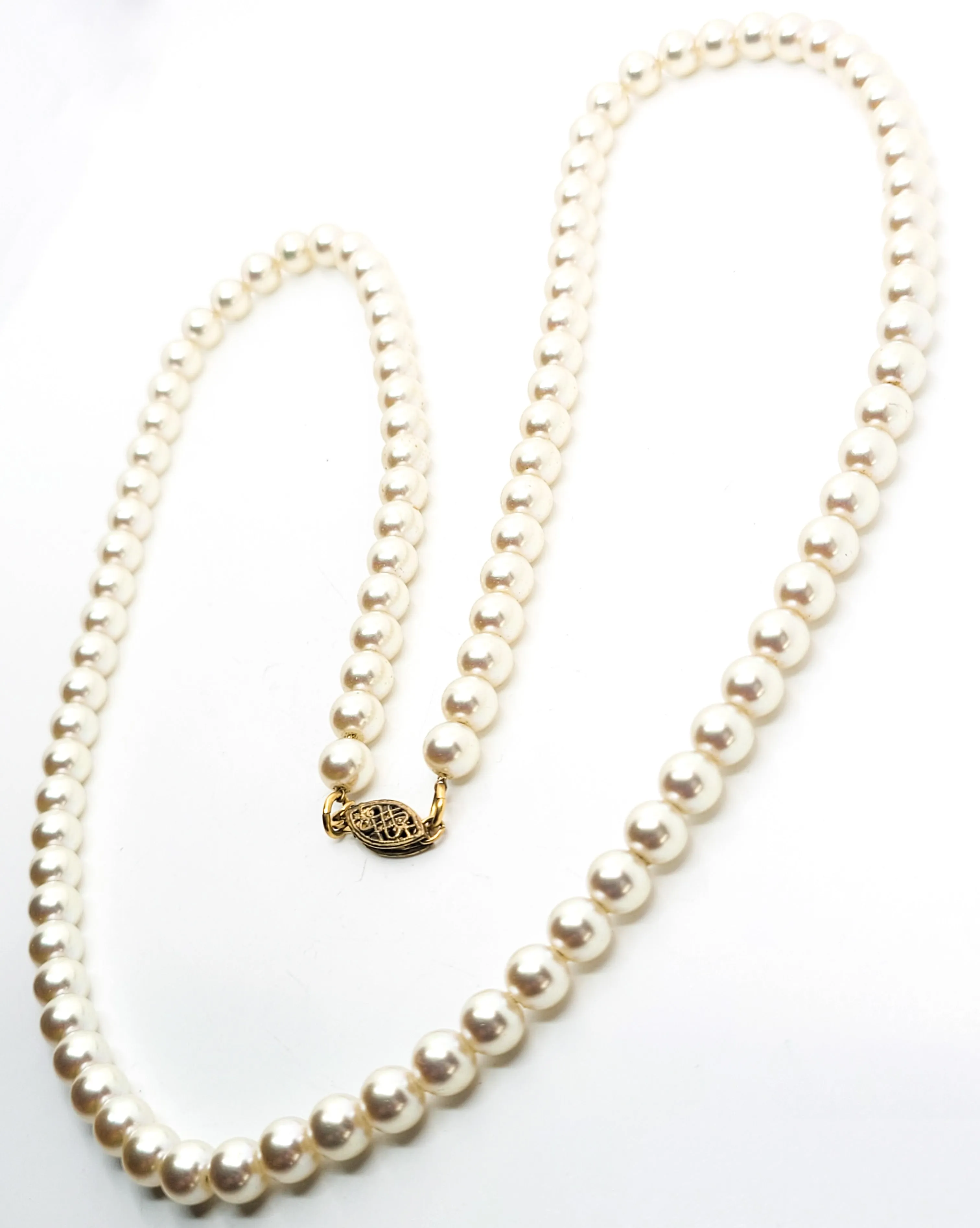 White 6mm faux pearl vintage necklace with sterling silver clasp mounted on chain