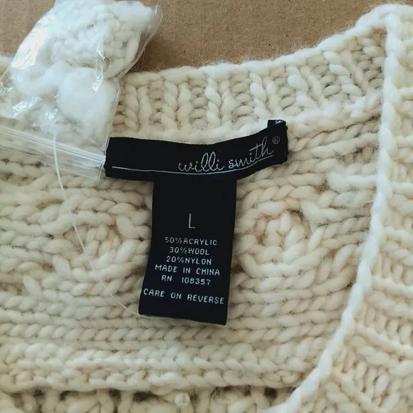 Willi Smith Wool Blend Cream Sweater Crochet Vest Button Closure Size Large New!