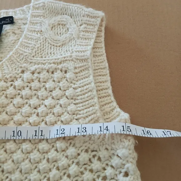 Willi Smith Wool Blend Cream Sweater Crochet Vest Button Closure Size Large New!
