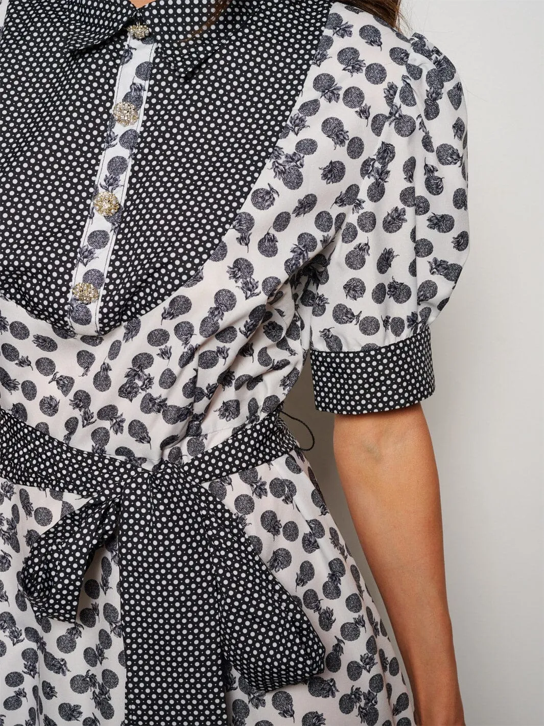 WOMEN'S SHORT PUFF SLEEVE BUTTON UP SELF TIE PRINTED MIDI DRESS