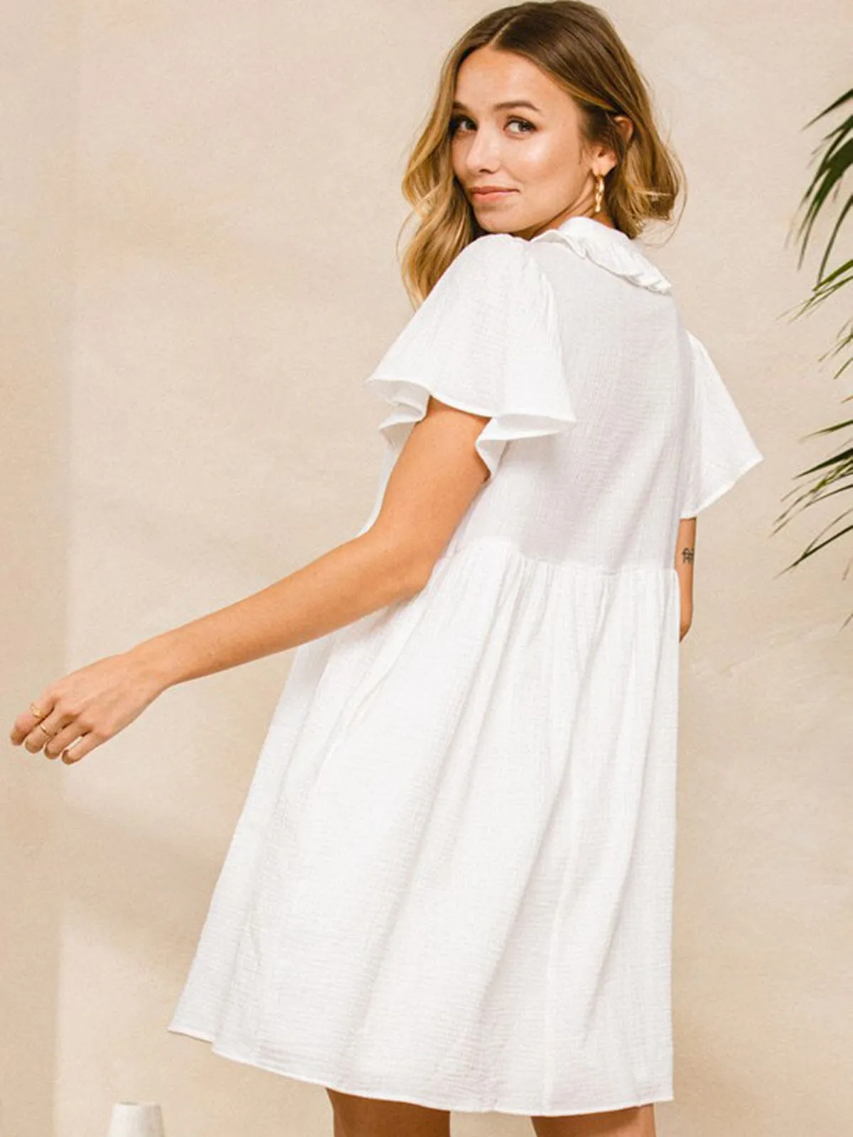 WOMEN'S SHORT SLEEVE RUFFLE BUTTON CLOSURE TUNIC MINI DRESS